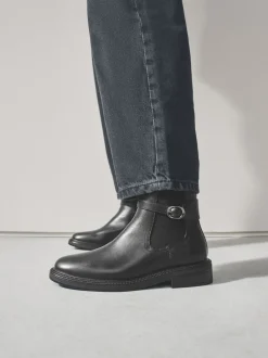 Ruimvallend En Extraruimvallend*Next - Chelsea Boots met gesp Zwart