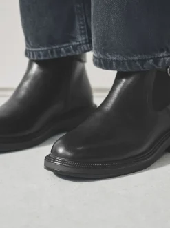 Ruimvallend En Extraruimvallend*Next - Chelsea Boots met gesp Zwart