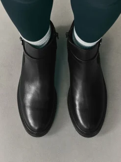 Boots|Ruimvallend En Extraruimvallend*Next Zwart - Chelsea Boots met gesp