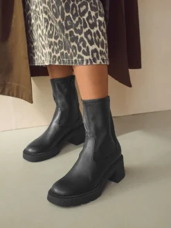Ruimvallend En Extraruimvallend|Next Zwart - Forever Comfort® - Enkellange soklaarzen met grove zool