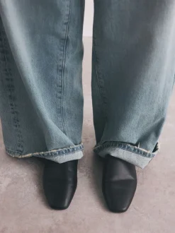 Lage Schoenen|Next - Forever Comfort® muiltjes met hoge uitsnijding en vierkante neus Zwart