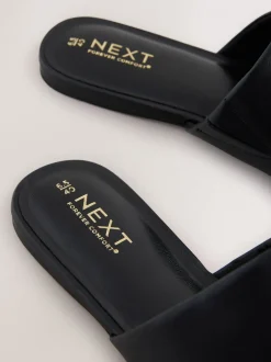 Lage Schoenen|Next - Forever Comfort® muiltjes met hoge uitsnijding en vierkante neus Zwart