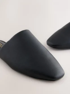 Lage Schoenen|Next - Forever Comfort® muiltjes met hoge uitsnijding en vierkante neus Zwart
