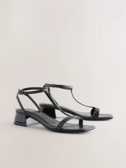 Ruimvallend En Extraruimvallend|Schoenen Met Hakken*Next - Forever Comfort® sandalen met lage blokhak en bandjes Zwart