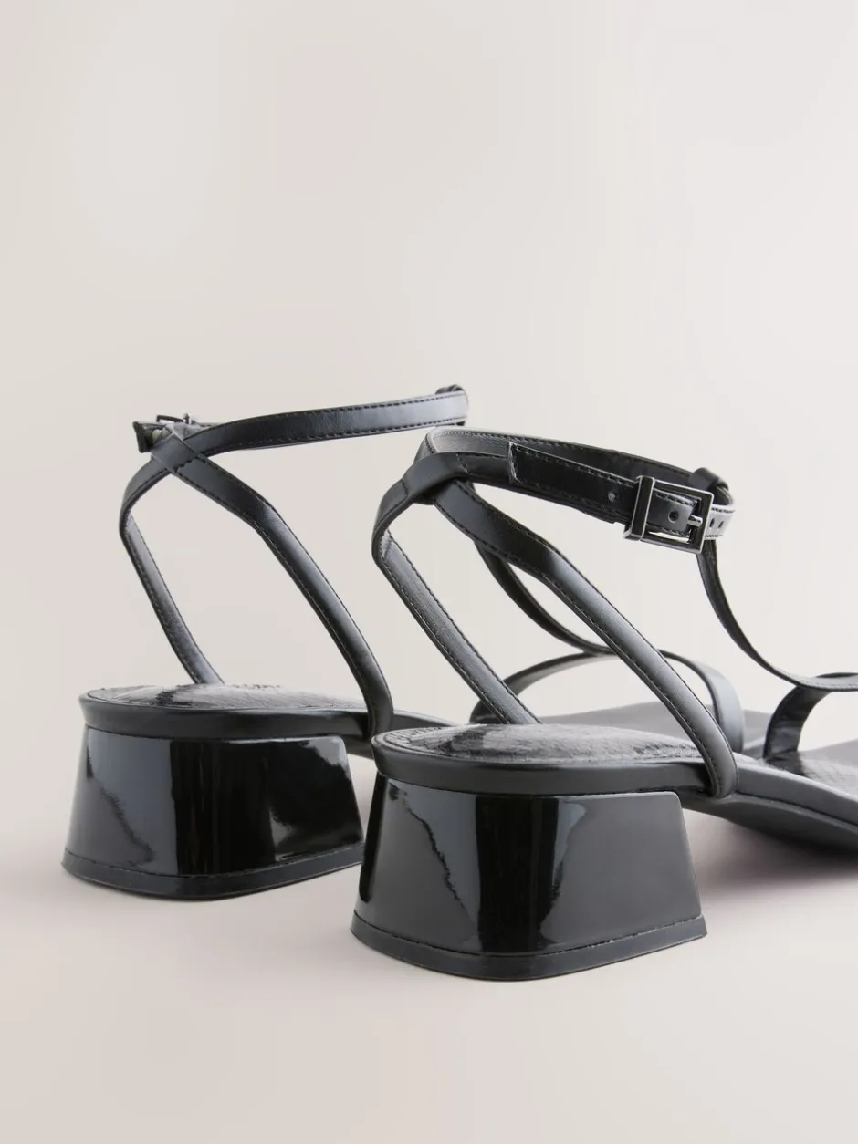 Ruimvallend En Extraruimvallend|Schoenen Met Hakken*Next - Forever Comfort® sandalen met lage blokhak en bandjes Zwart