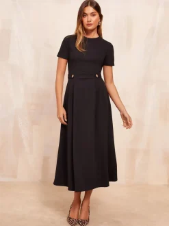 Jurken|Friends Like These Zwart - Getailleerde midi-jurk met tabdetail en korte mouwen