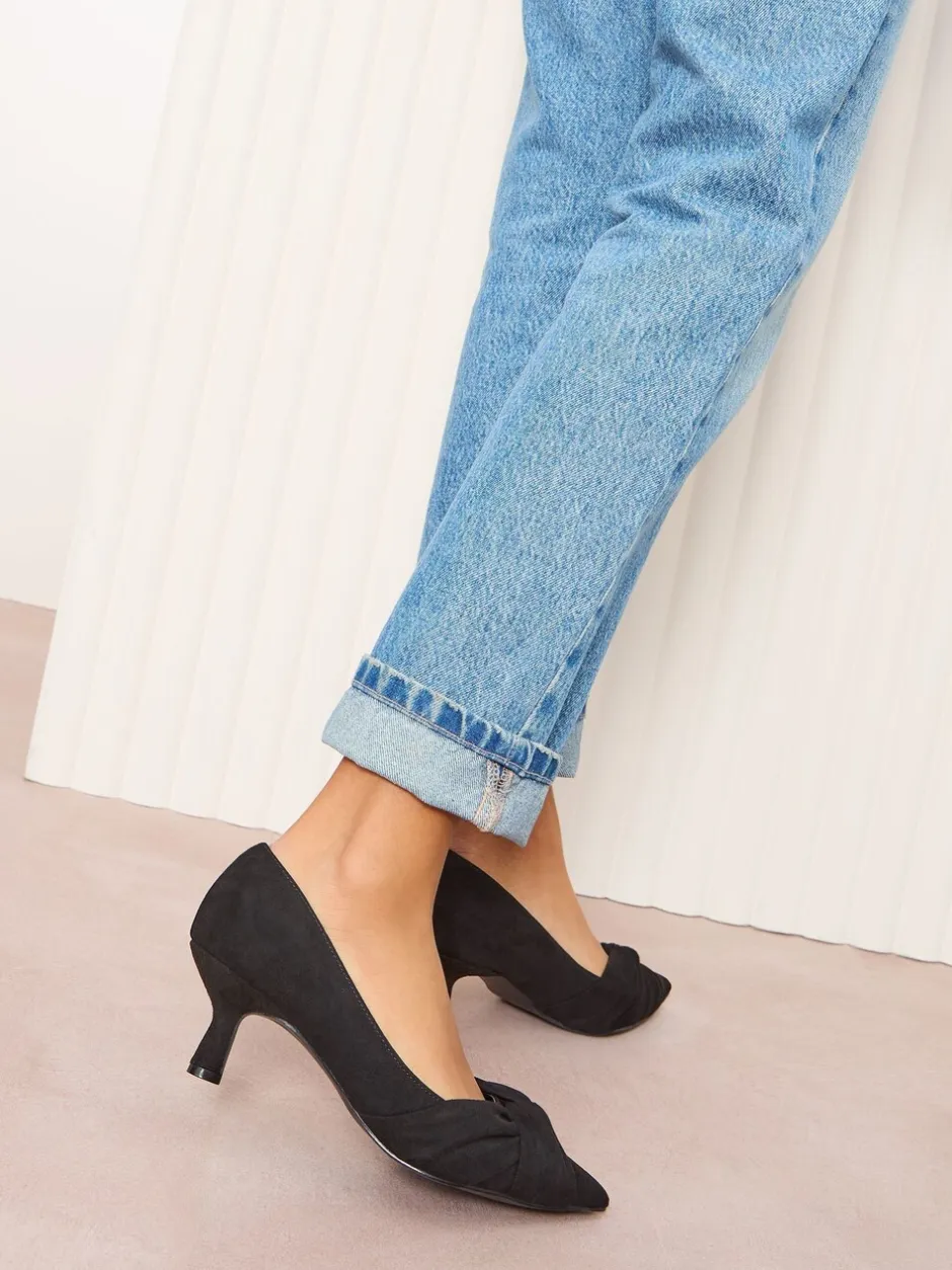 Ruimvallend En Extraruimvallend|Schoenen Met Hakken|Friends Like These Zwart - pumps met gedraaide details, Naaldhak en Imitatiesuède