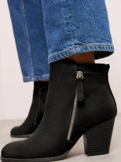 Ruimvallend En Extraruimvallend|Schoenen Met Hakken*Friends Like These - enkellaarsjes met gestapelde hak van imitatiesuède Zwart