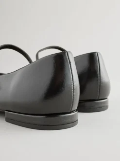 Ruimvallend En Extraruimvallend|Lage Schoenen|Next - Mary Jane-schoenen met ronde neus Zwart