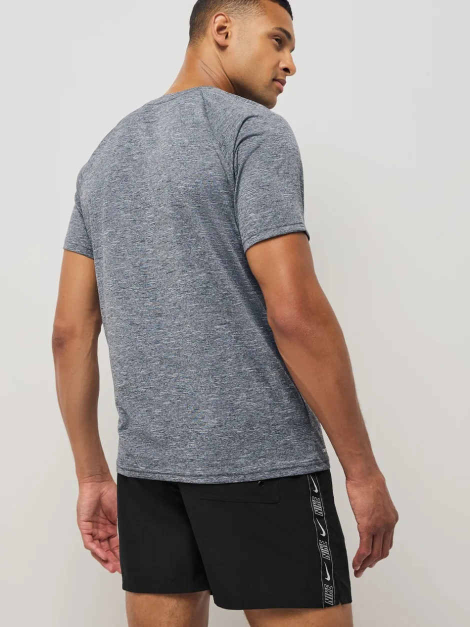 Badkleding*Nike - 5 inch e volley zwemshort met logobies Zwart