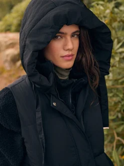 Jassen En Jacks|Next Zwart - Regenbestendige bodywarmer met capuchon en gebreide kraag
