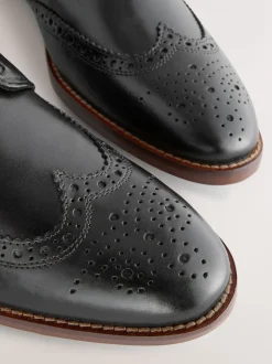 Schoenen|Formele Schoenen*Next - Standaard pasvorm - Brogues van leer met contrasterende zool Zwart