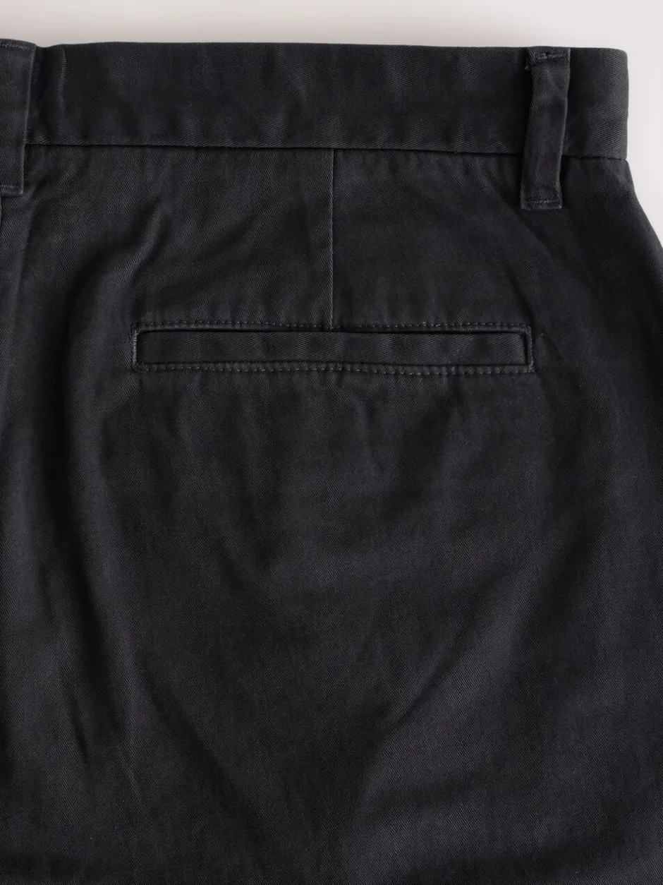 Broeken En Chino's|Next Zwart - Standaard toelopende pasvorm - Stretchy chino