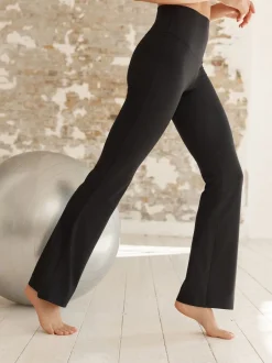Sportkleding|Leggings En Joggingbroeken|Next - Superzachte Dry Tech yogasportleggings met uitlopende pijpen Zwart