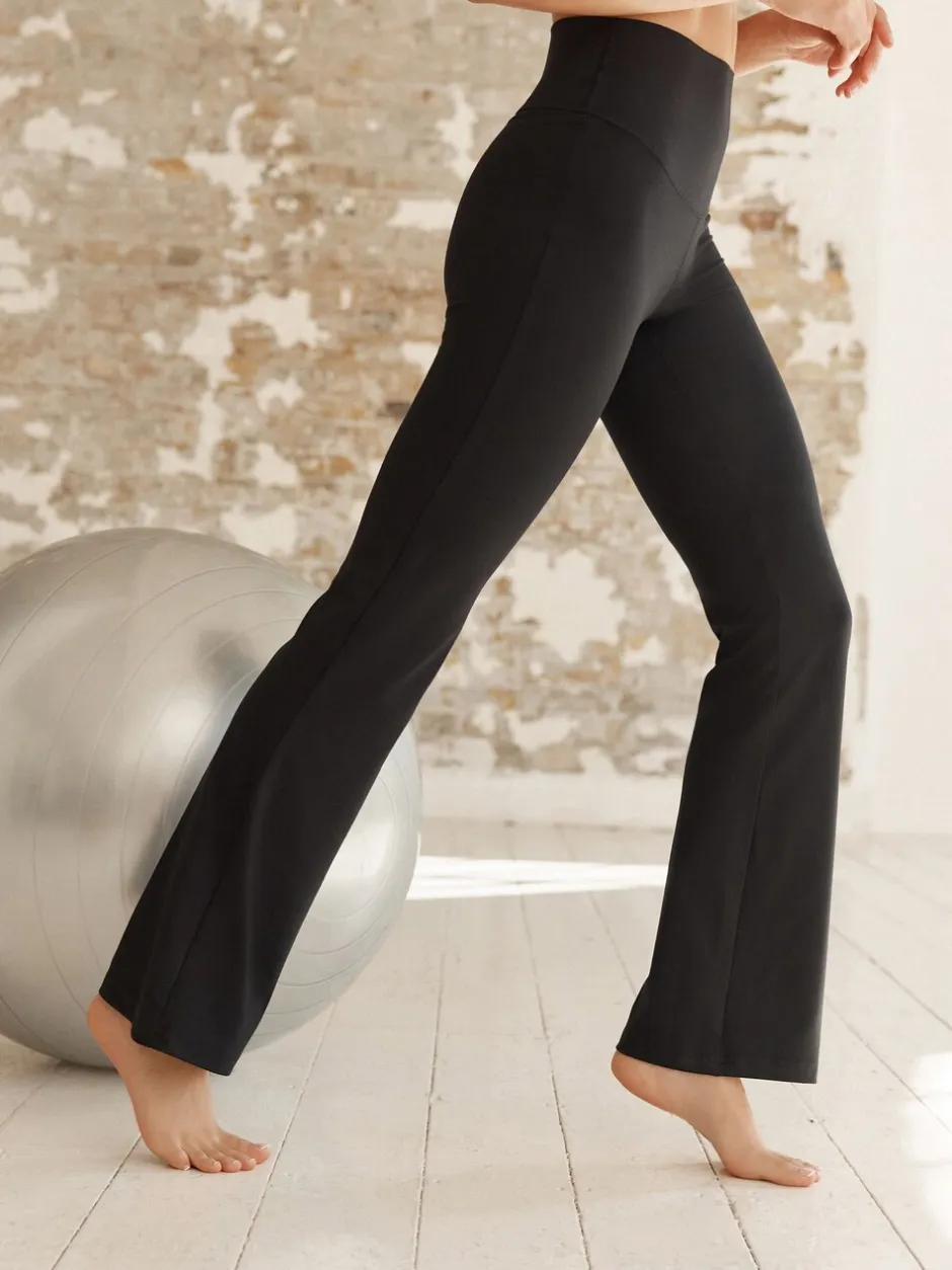 Sportkleding|Leggings En Joggingbroeken|Next - Superzachte Dry Tech yogasportleggings met uitlopende pijpen Zwart