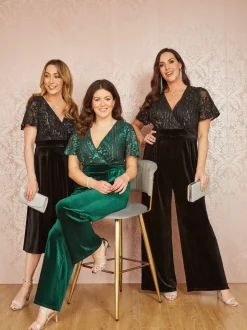 Jumpsuits En Playsuits*Yumi - jumpsuit met engelmouwen, van fluweel en versierd met lovertjes Zwart