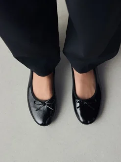 Ruimvallend En Extraruimvallend|Lage Schoenen*Next Zwart lak - Ballerina's met ronde neus