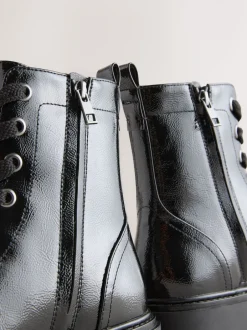 Ruimvallend En Extraruimvallend|Next Zwart lak - Forever Comfort® veterlaarzen