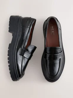Ruimvallend En Extraruimvallend|Lage Schoenen|Next - Loafers met dikke zool Zwart lak