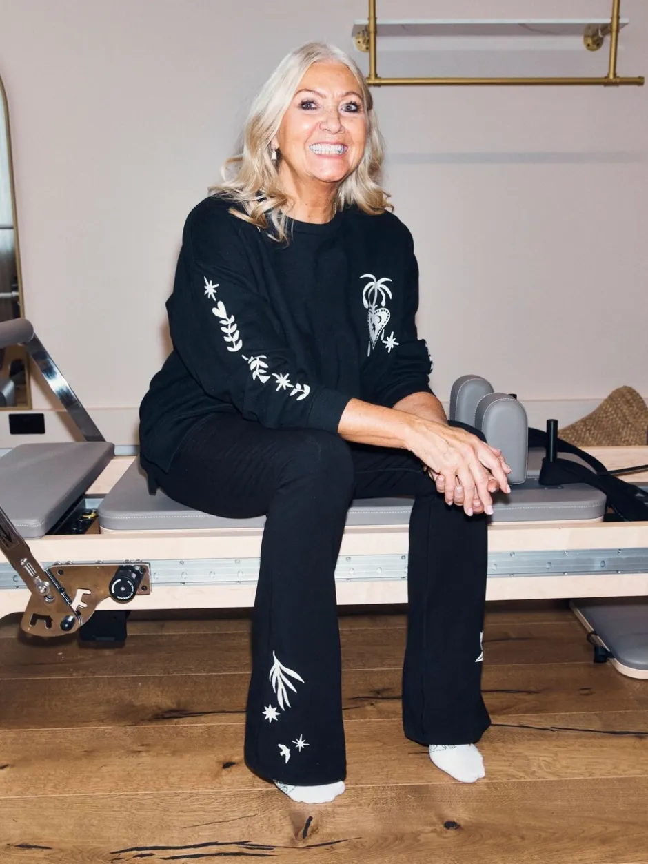Leggings En Joggingbroeken*Never Fully Dressed - Cotton Flare Leggings Zwart met borduursel