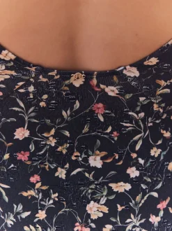 Badkleding|Next Zwart met broderie en fijne print - Badpak met vormgevende zijrimpeling en buikcorrectie