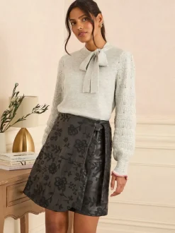 Rokken*Love & Roses - Faux Leather Wrap Mini Skirt Zwart met geborduurde bloemen