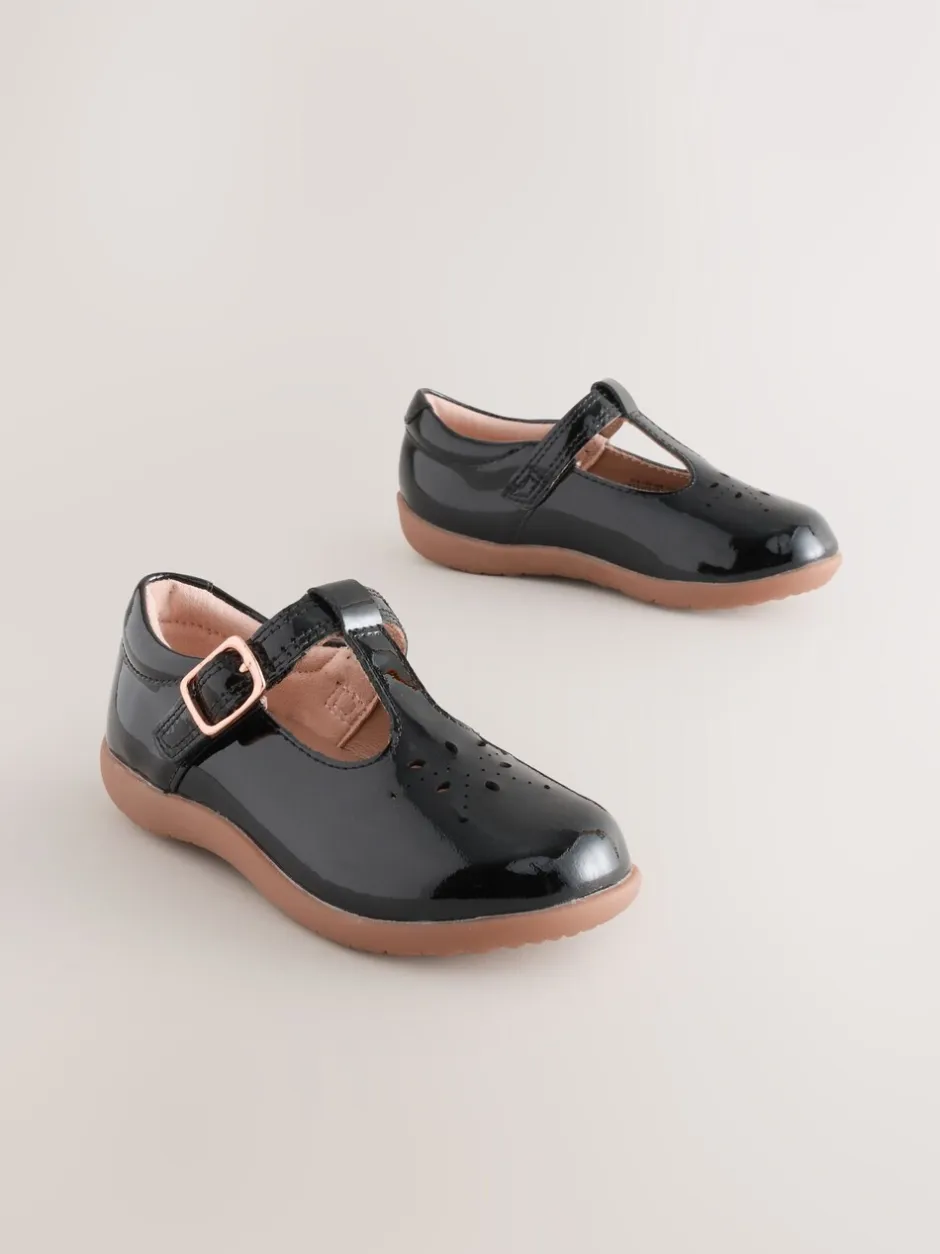 Eerste Schoentjes|Babyschoenen|Next - First Walker schoenen met klittenband en T-bandje Zwart patentleer