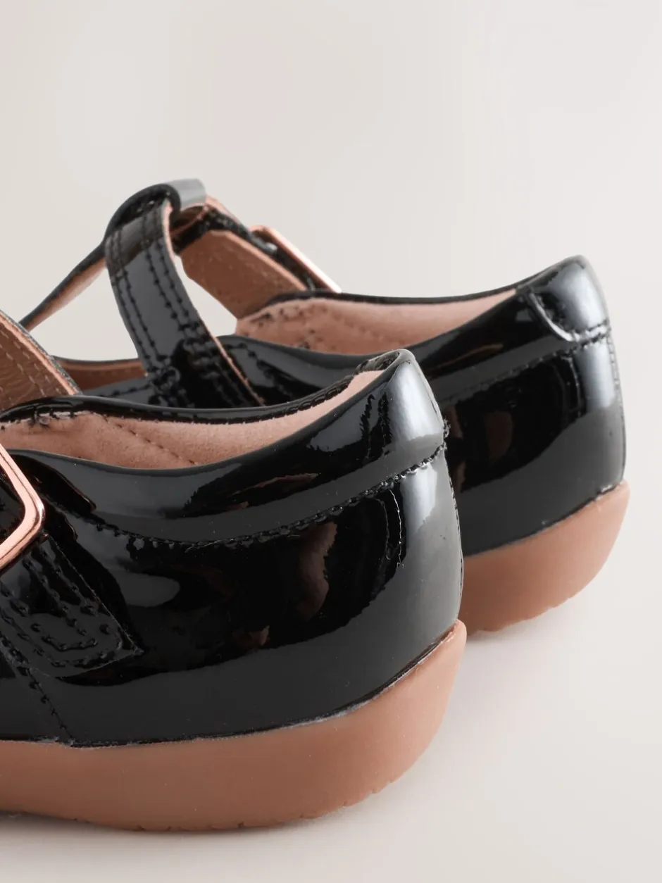 Eerste Schoentjes|Babyschoenen|Next - First Walker schoenen met klittenband en T-bandje Zwart patentleer