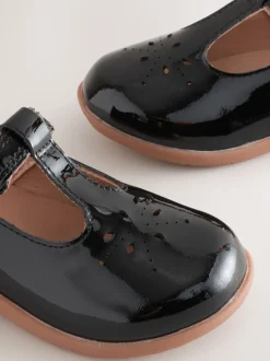 Eerste Schoentjes|Babyschoenen|Next - First Walker schoenen met klittenband en T-bandje Zwart patentleer