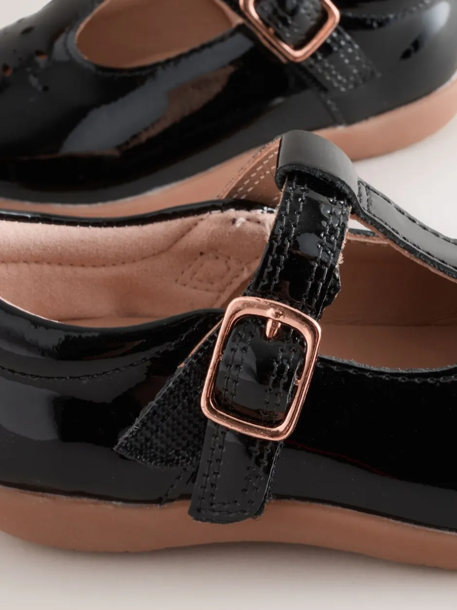 Eerste Schoentjes|Babyschoenen|Next - First Walker schoenen met klittenband en T-bandje Zwart patentleer