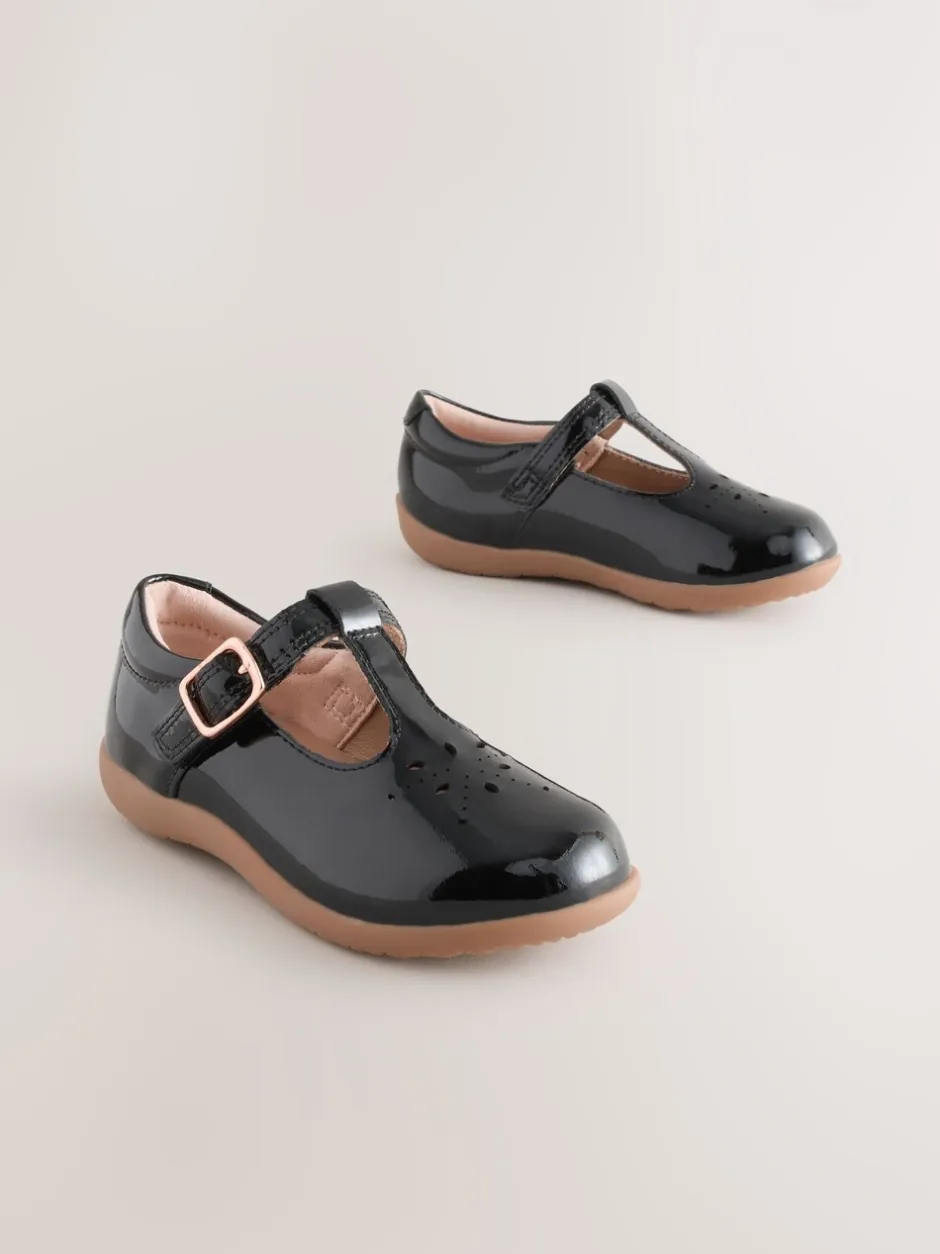 Eerste Schoentjes*Next - First Walker schoenen met klittenband en T-bandje Zwart patentleer