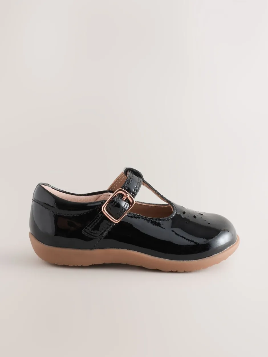 Eerste Schoentjes*Next - First Walker schoenen met klittenband en T-bandje Zwart patentleer