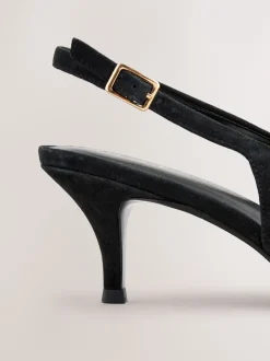 Ruimvallend En Extraruimvallend|Schoenen Met Hakken|Next - Leren slingbackhakken met uitsnijdingen en hardwaredetails Zwart suède