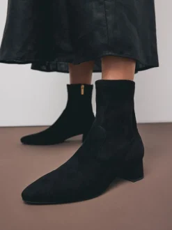 Ruimvallend En Extraruimvallend|Boots|Next - Motionflex Sokkenlaarzen met Blokhak Zwart suède