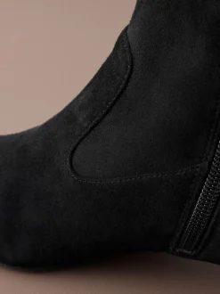Ruimvallend En Extraruimvallend|Boots|Next - Motionflex Sokkenlaarzen met Blokhak Zwart suède
