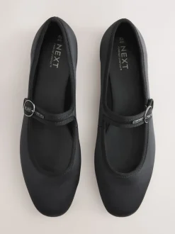 Lage Schoenen*Next - Forever Comfort Round Toe Buckle Detail Mary Jane Shoes Zwarte satijn