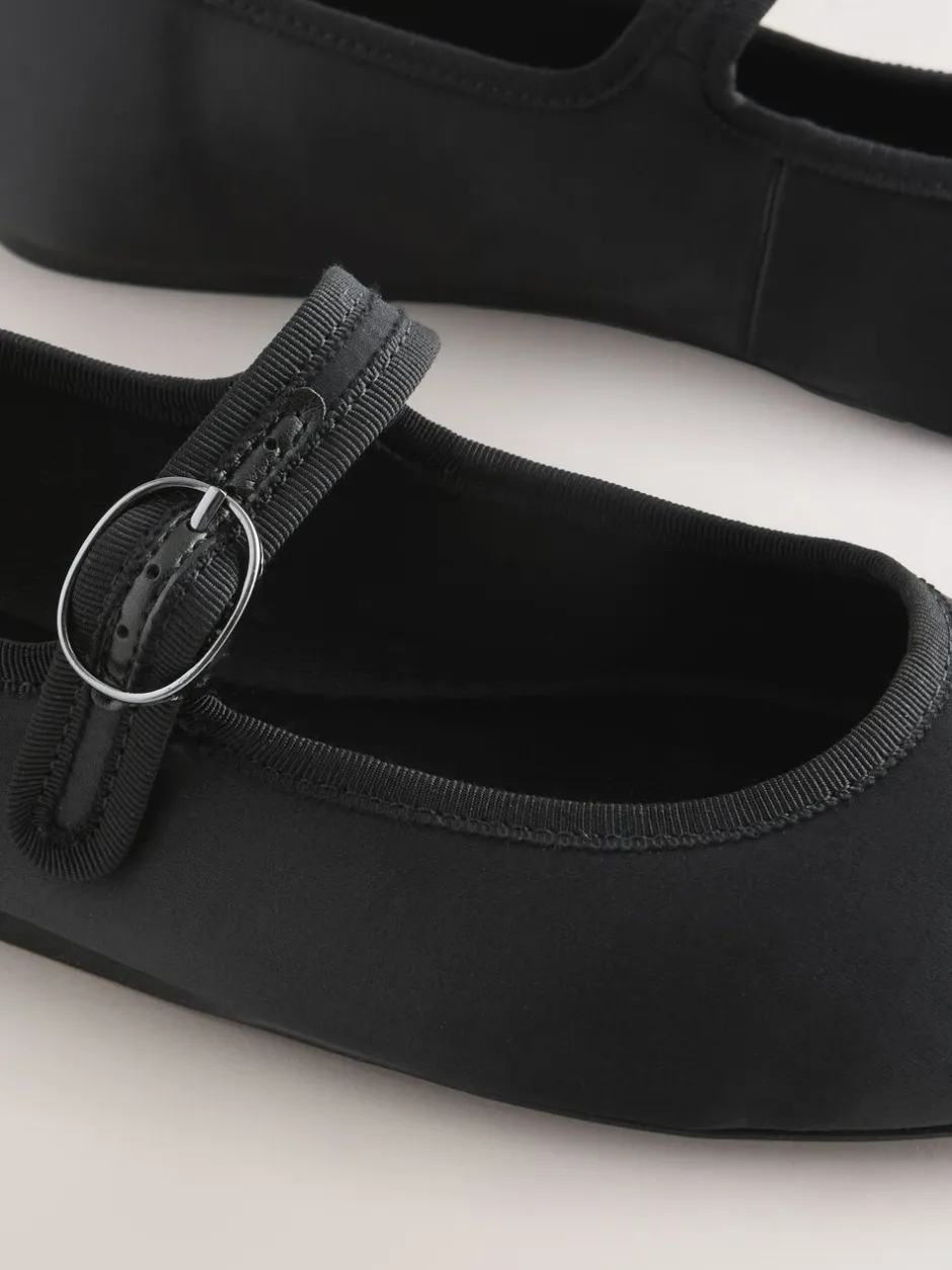 Lage Schoenen*Next - Forever Comfort Round Toe Buckle Detail Mary Jane Shoes Zwarte satijn