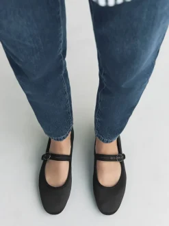 Lage Schoenen*Next - Forever Comfort Round Toe Buckle Detail Mary Jane Shoes Zwarte satijn