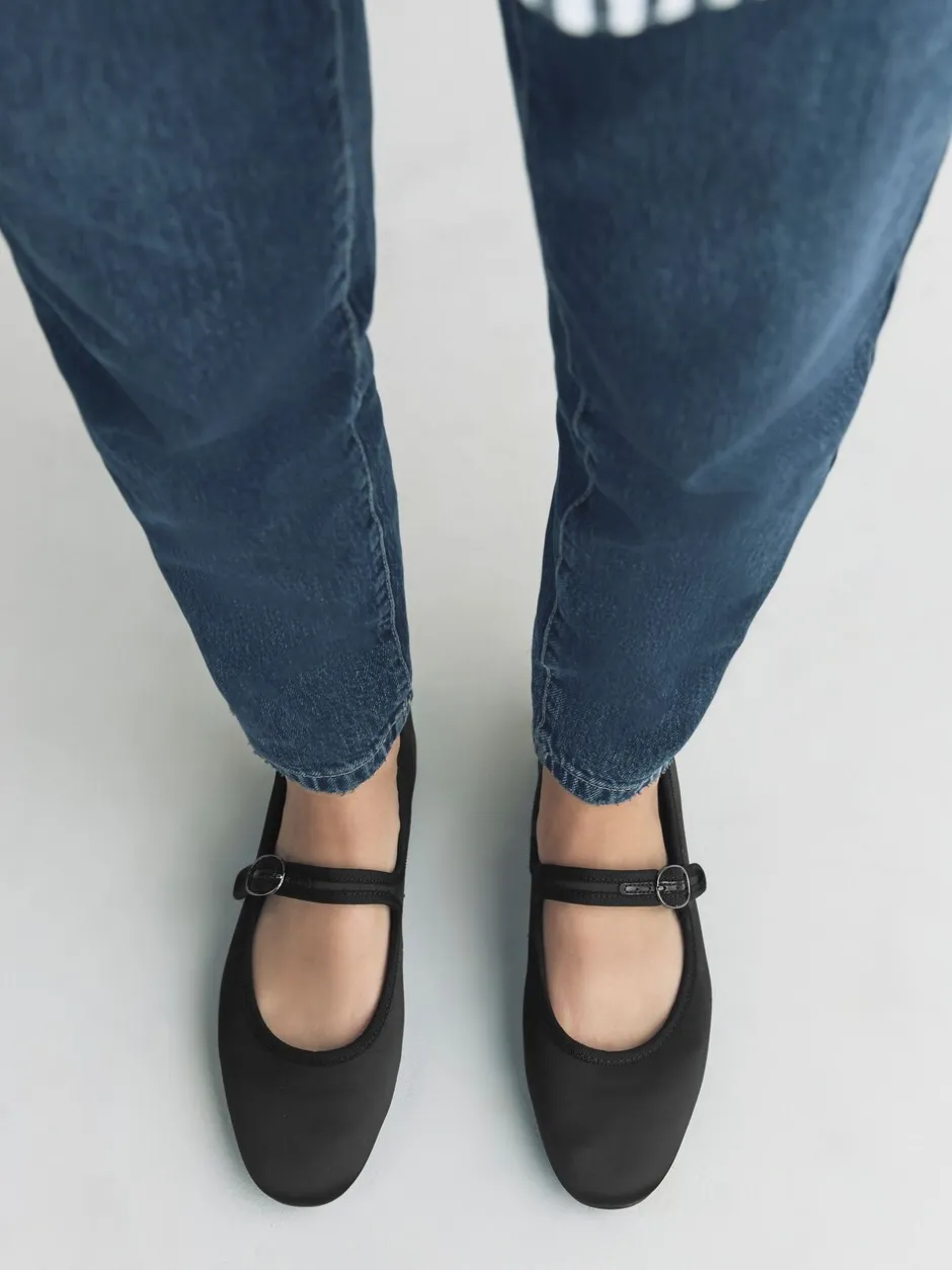 Lage Schoenen*Next - Forever Comfort Round Toe Buckle Detail Mary Jane Shoes Zwarte satijn