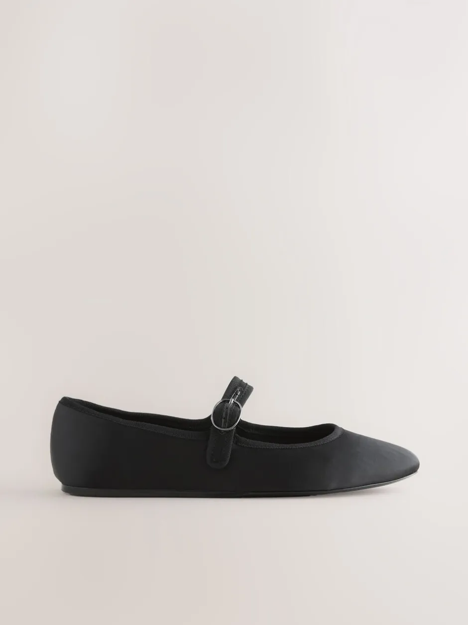 Lage Schoenen*Next - Forever Comfort Round Toe Buckle Detail Mary Jane Shoes Zwarte satijn