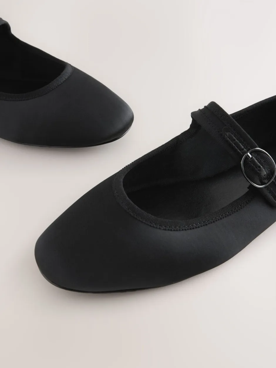 Lage Schoenen*Next - Forever Comfort Round Toe Buckle Detail Mary Jane Shoes Zwarte satijn