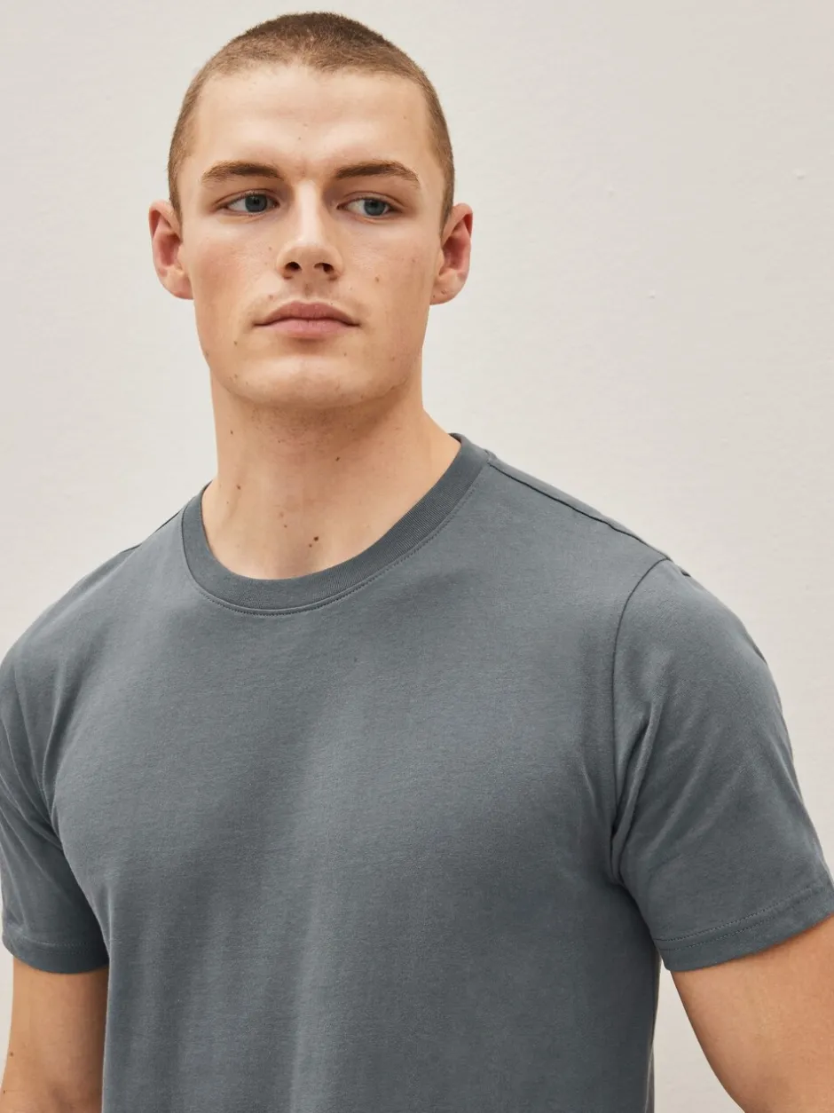 T-Shirts En Hemden|Next - Slim Fit - Essential katoenen T-shirts verpakking van 6 Zwart/leisteen/grijs gemêleerd/wit/marineblauw/blauw