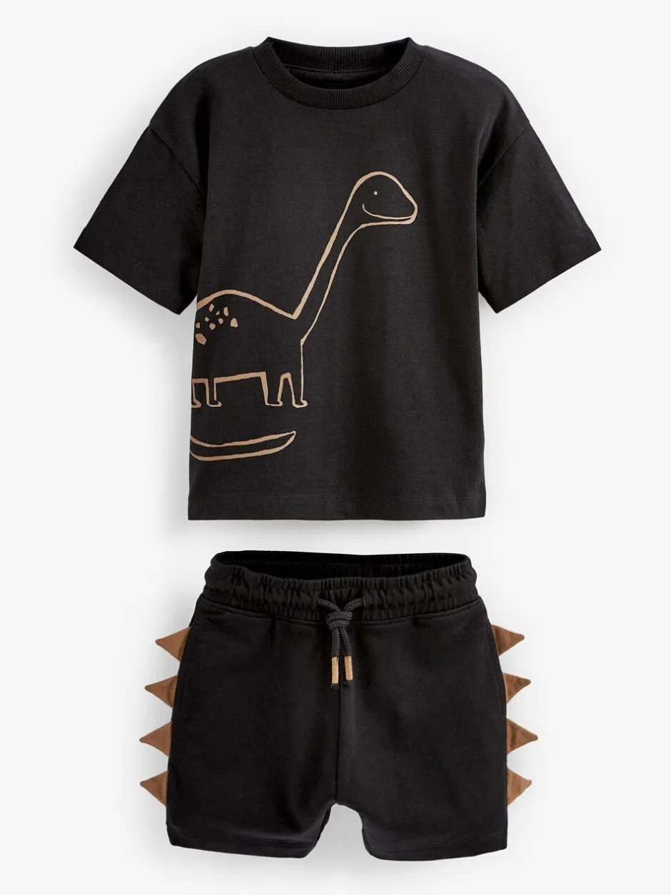 Tops|Sets En Combisets|Next - Set van 2 T-shirts met korte mouwen en shorts (3 mnd - 7 jr) (3 mnd - 7 jr) Zwart/lichtbruine dinosaurus