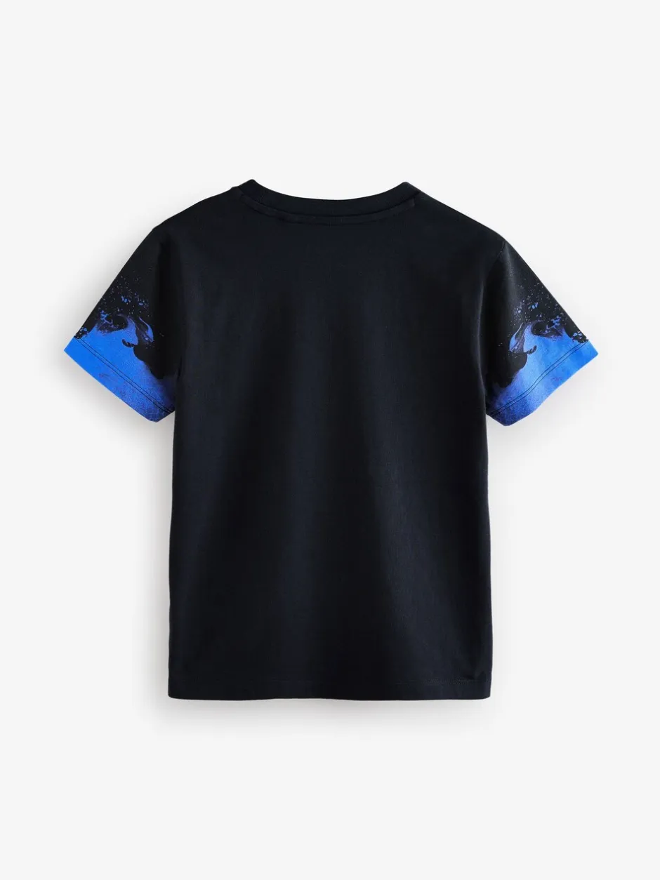 T-Shirts|Tops*Next Zwart/Oranje draak - T-shirt met normale pasvorm, korte mouwen en all-over print (3-16jr)