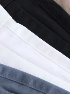 Shorts*Next - Straight fit - Set van 4 chinoshorts met stretch Zwart/vintage Blauw/Wit/Mushroom white